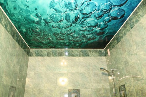 3D натяжной потолок в ванную