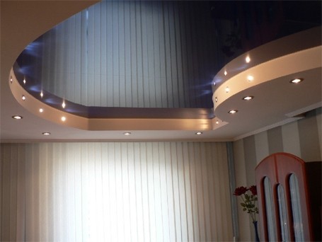 Kombinirani rastezljivi stropovi u hodniku jednoslojni u Osi